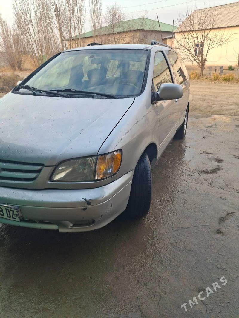 Toyota Sienna 2001 - 170 000 TMT - Дашогуз - img 4
