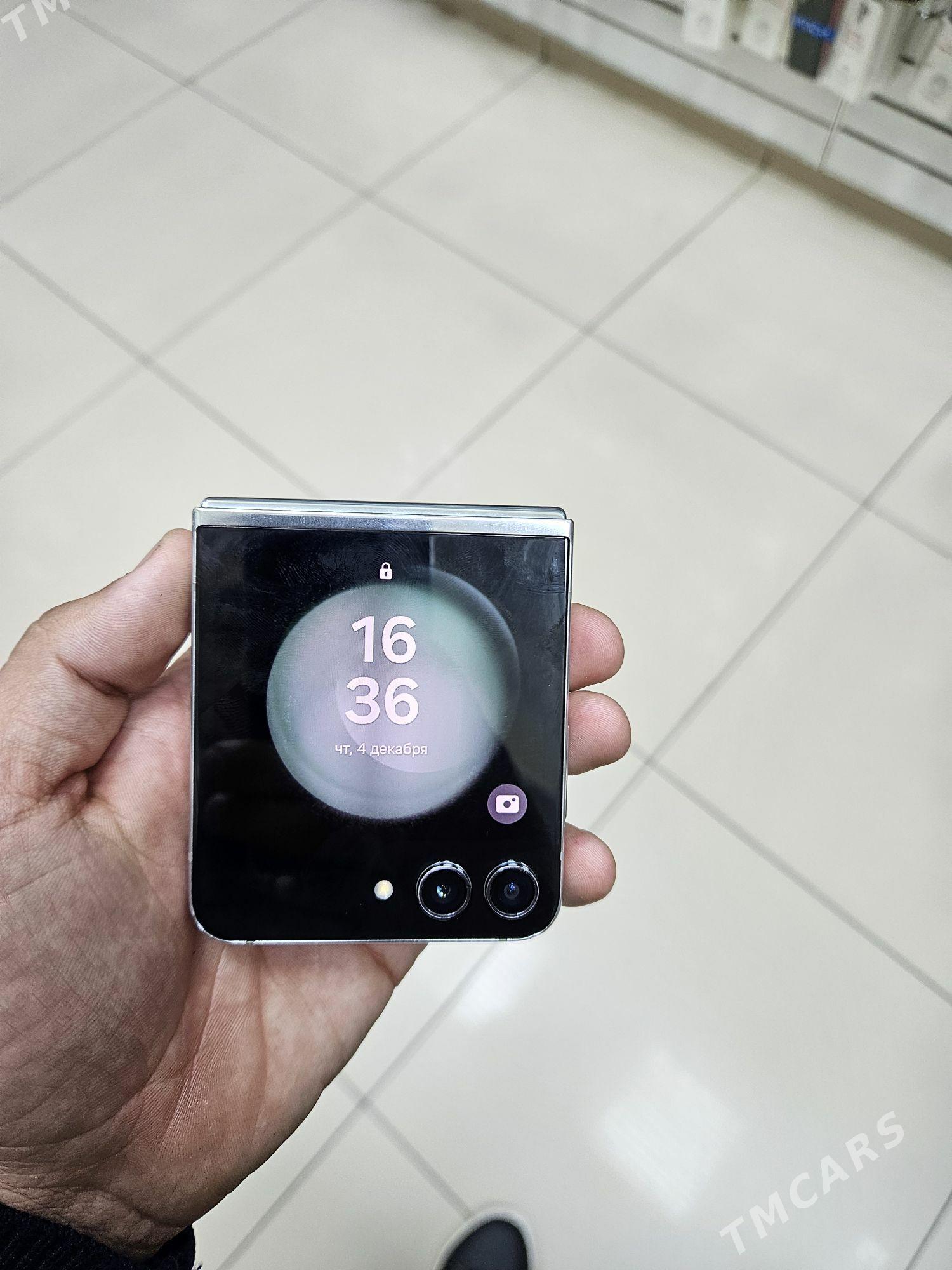 Z Flip 5  8/256 - Мир 8 - img 2
