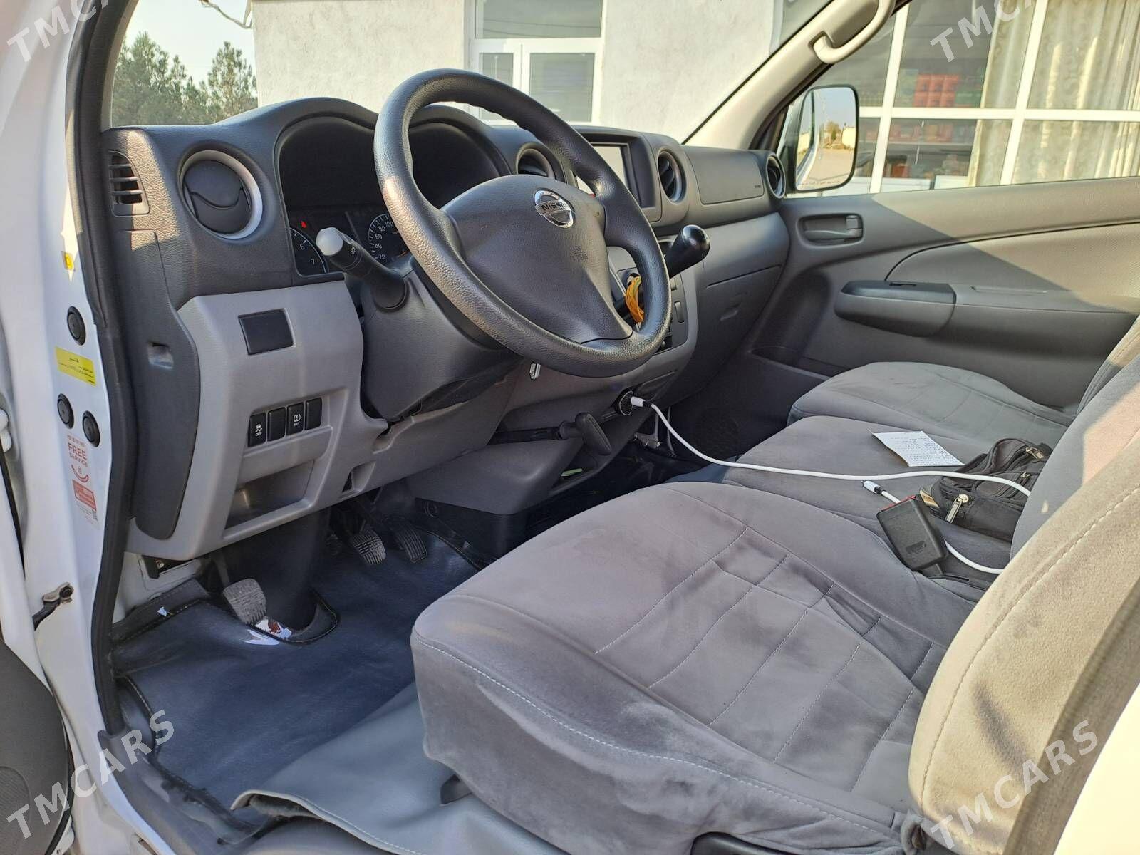Nissan Urvan 2021 - 350 000 TMT - Tejen - img 5