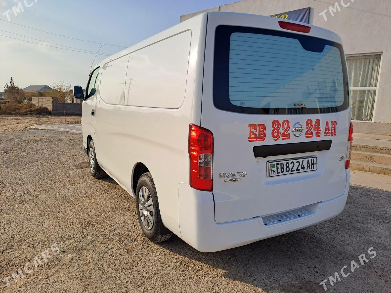 Nissan Urvan 2021 - 350 000 TMT - Tejen - img 3