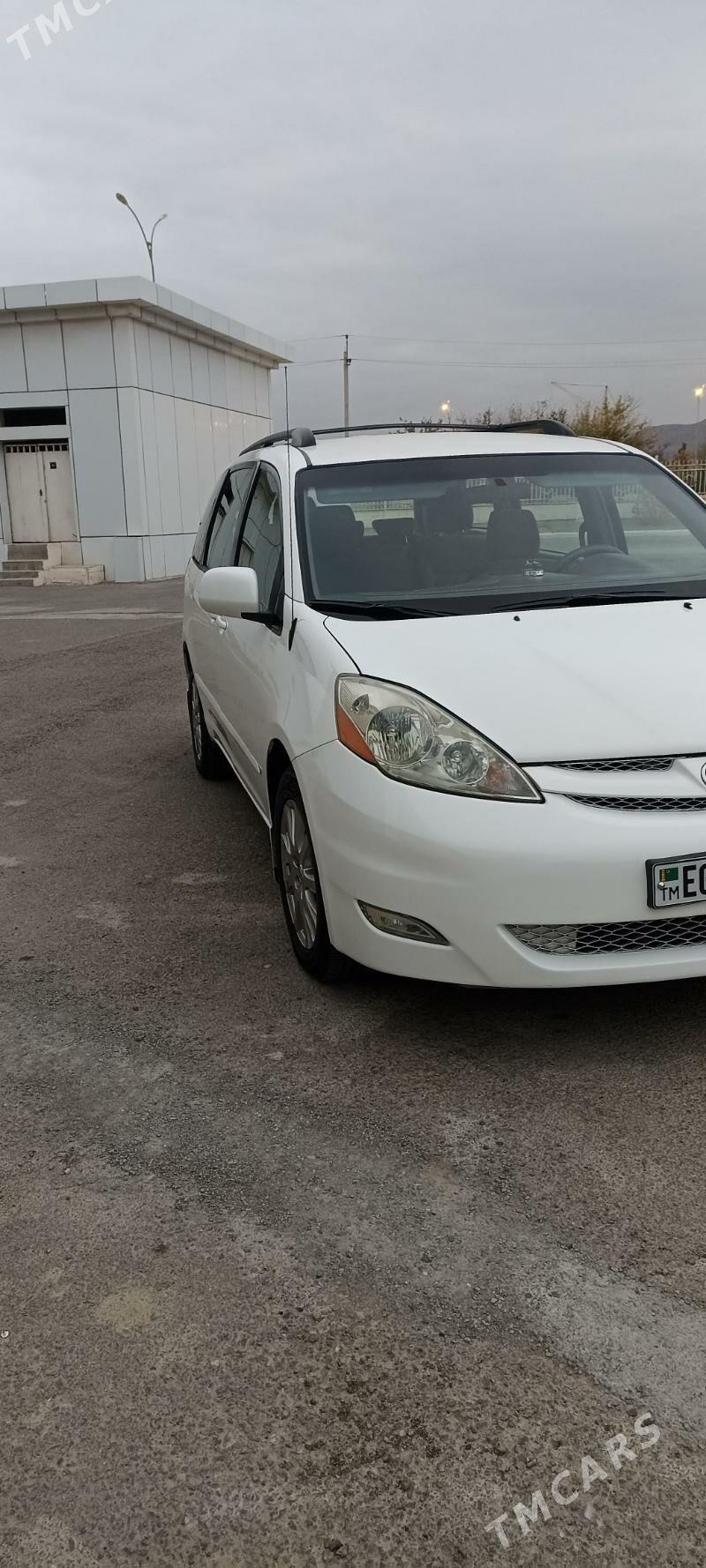 Toyota Sienna 2009 - 260 000 TMT - Бузмеин - img 2