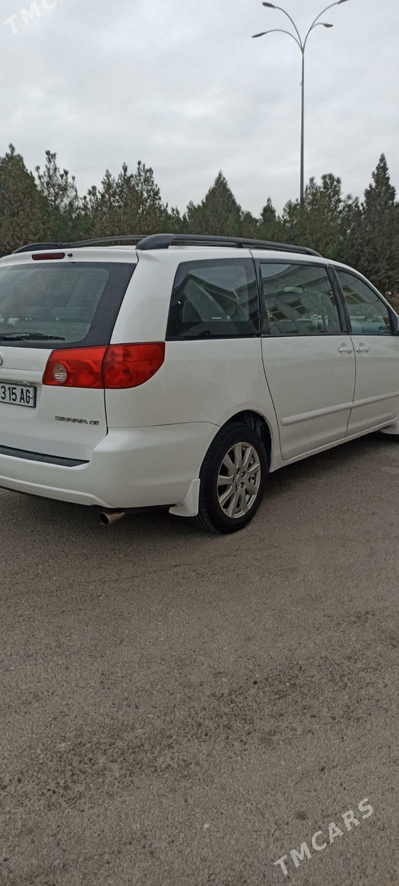 Toyota Sienna 2009 - 260 000 TMT - Бузмеин - img 4