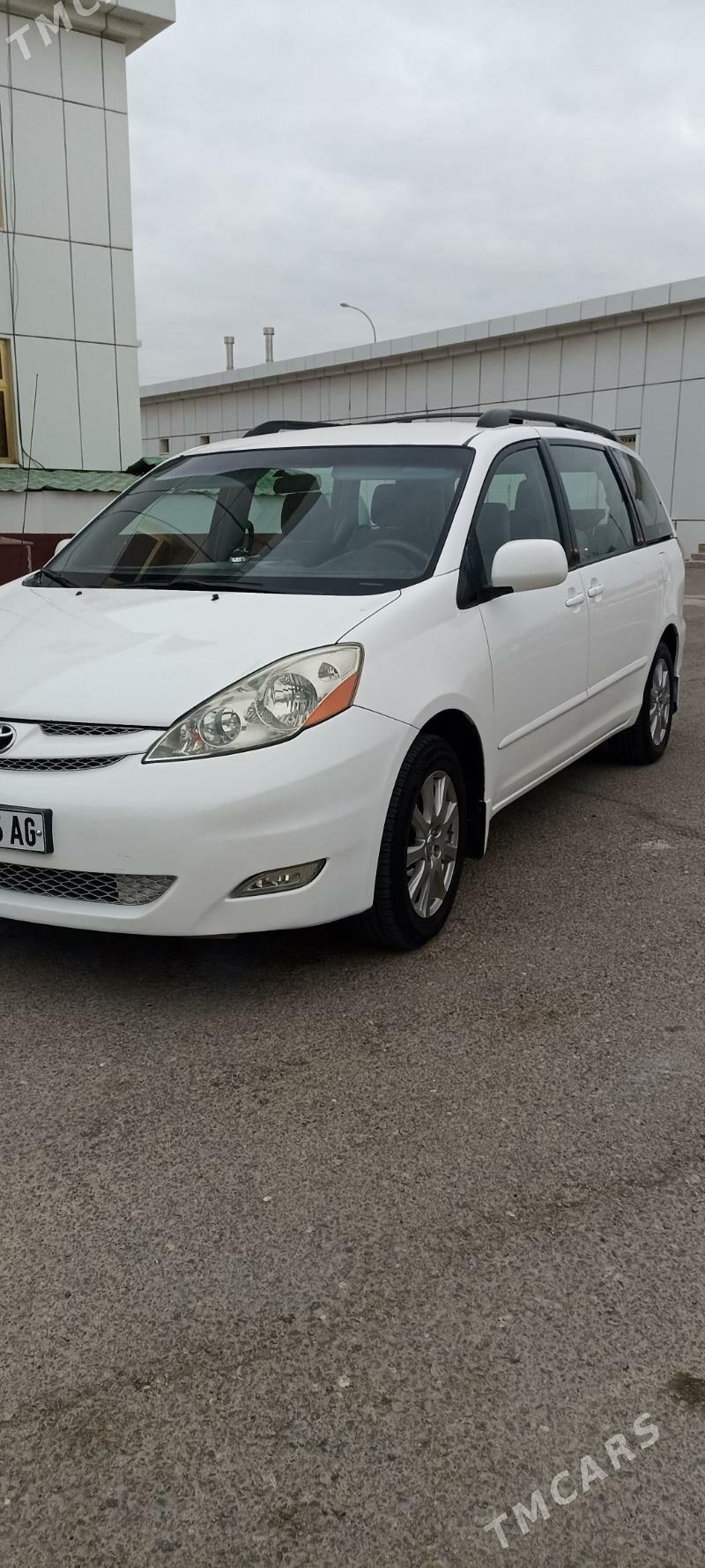 Toyota Sienna 2009 - 260 000 TMT - Бузмеин - img 3