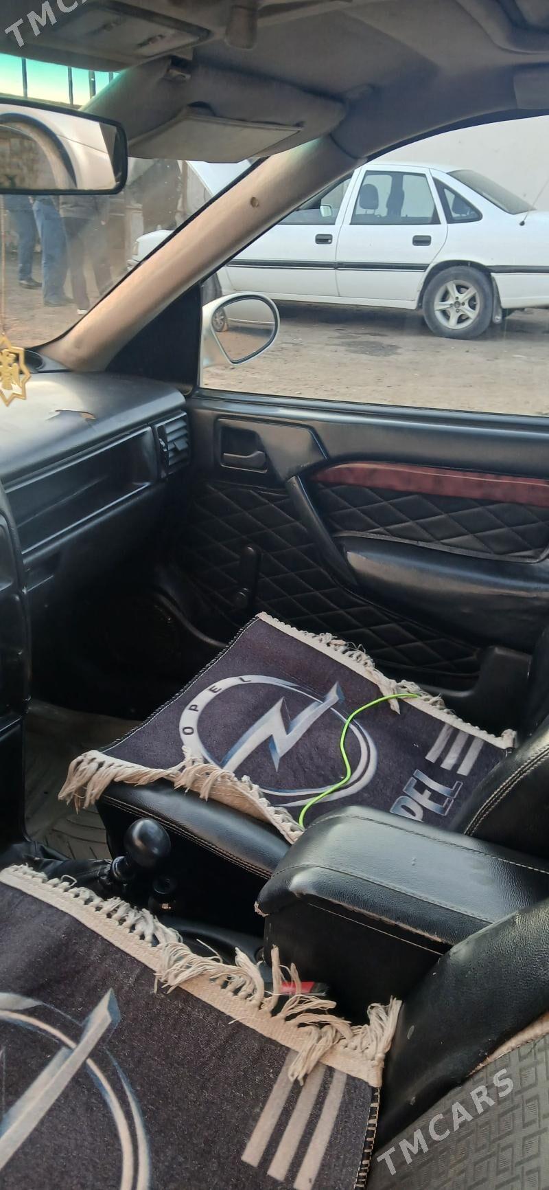 Opel Vectra 1990 - 32 000 TMT - Туркменабат - img 3