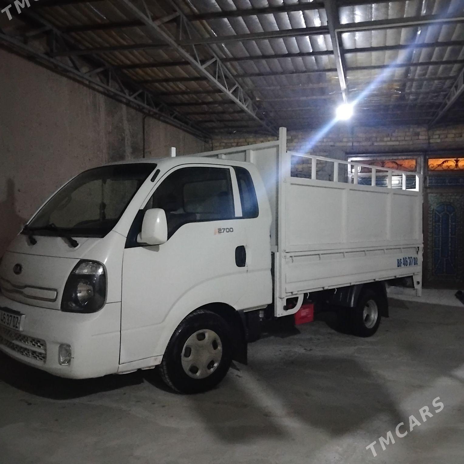 Kia Bongo 2013 - 225 000 TMT - Дашогуз - img 3