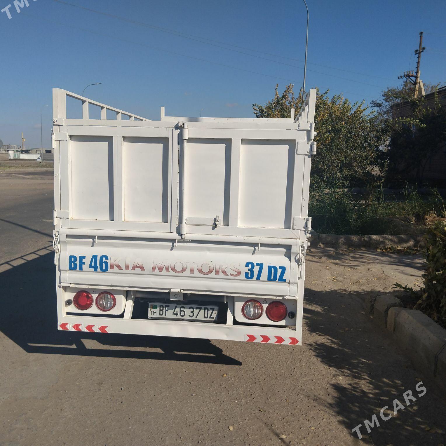 Kia Bongo 2013 - 225 000 TMT - Дашогуз - img 4