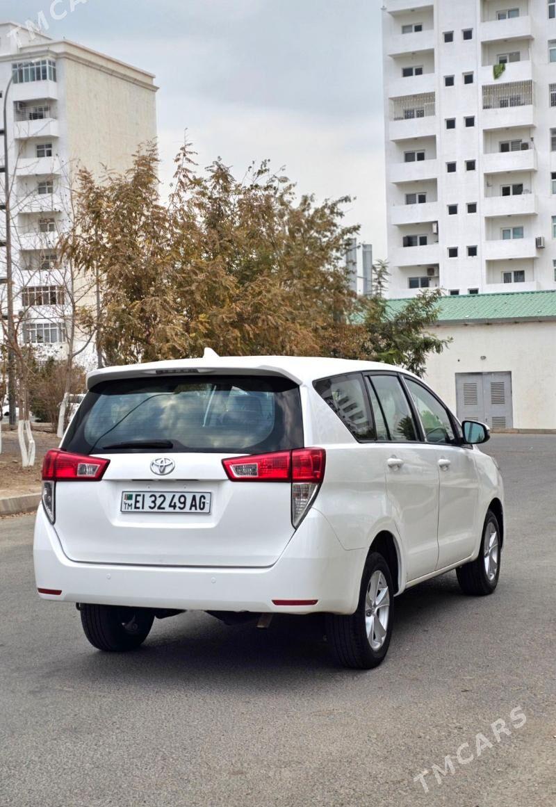 Toyota Innova 2022 - 275 000 TMT - Aşgabat - img 4