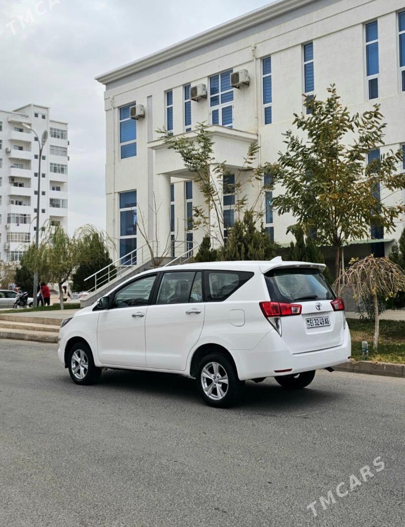 Toyota Innova 2022 - 275 000 TMT - Aşgabat - img 5
