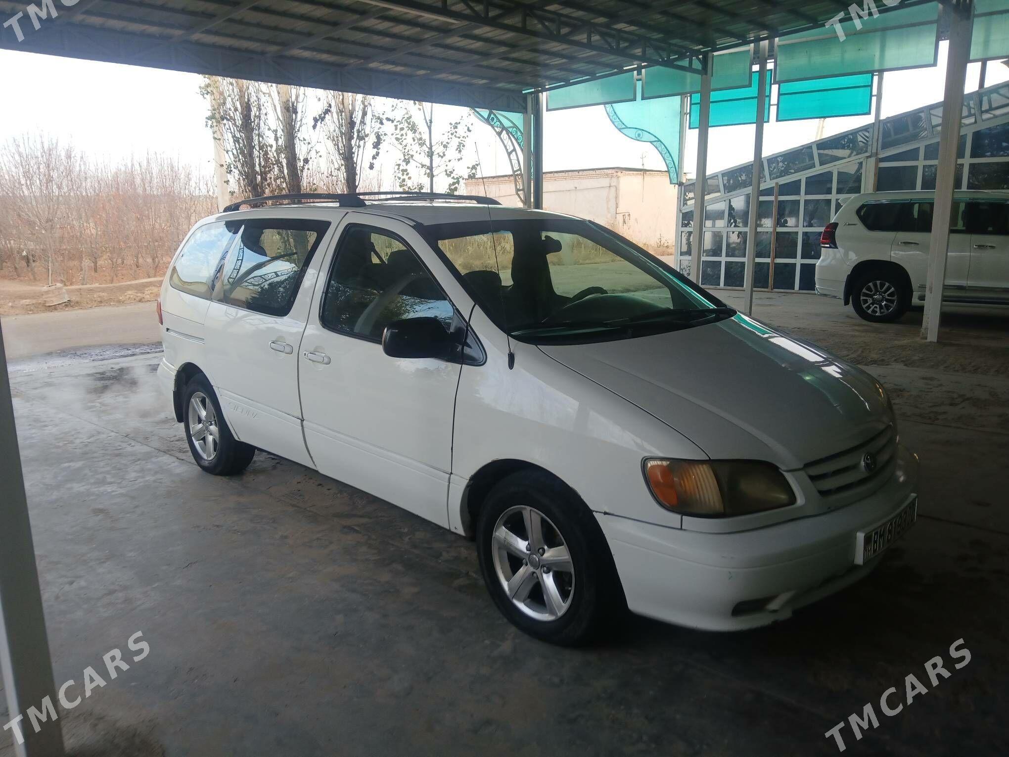 Toyota Sienna 2002 - 140 000 TMT - Кёнеургенч - img 4