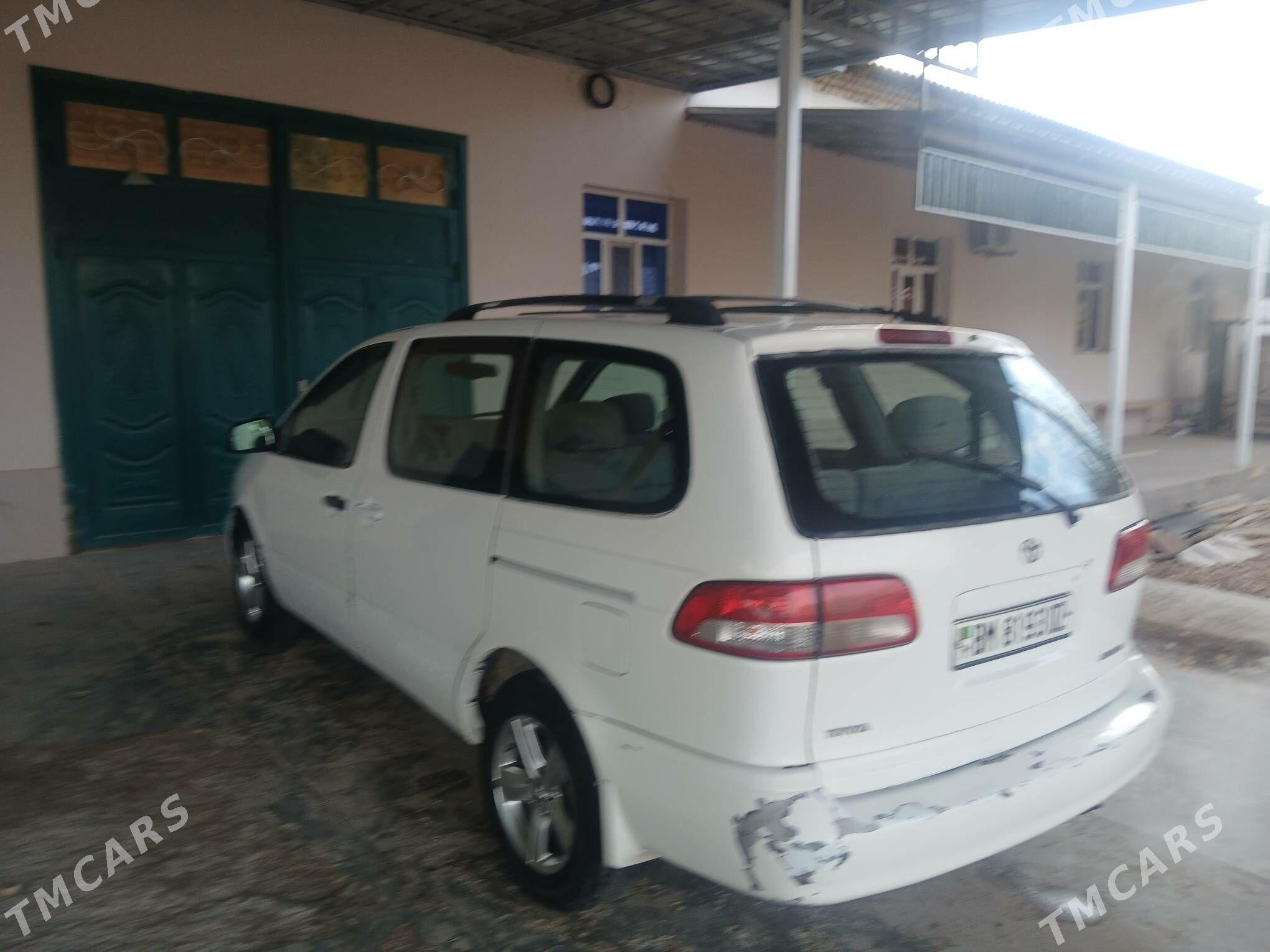 Toyota Sienna 2002 - 140 000 TMT - Кёнеургенч - img 9