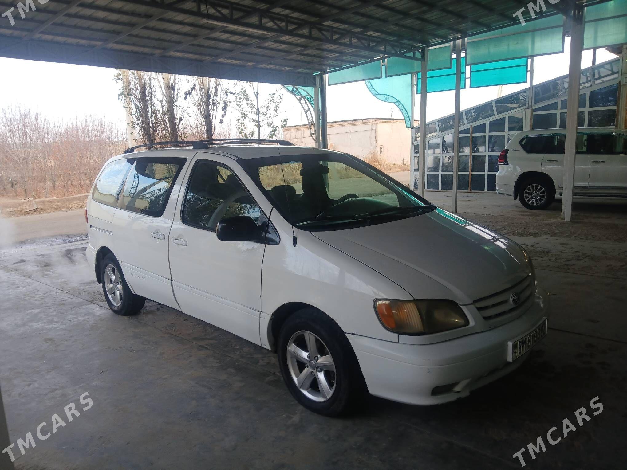 Toyota Sienna 2002 - 140 000 TMT - Кёнеургенч - img 2