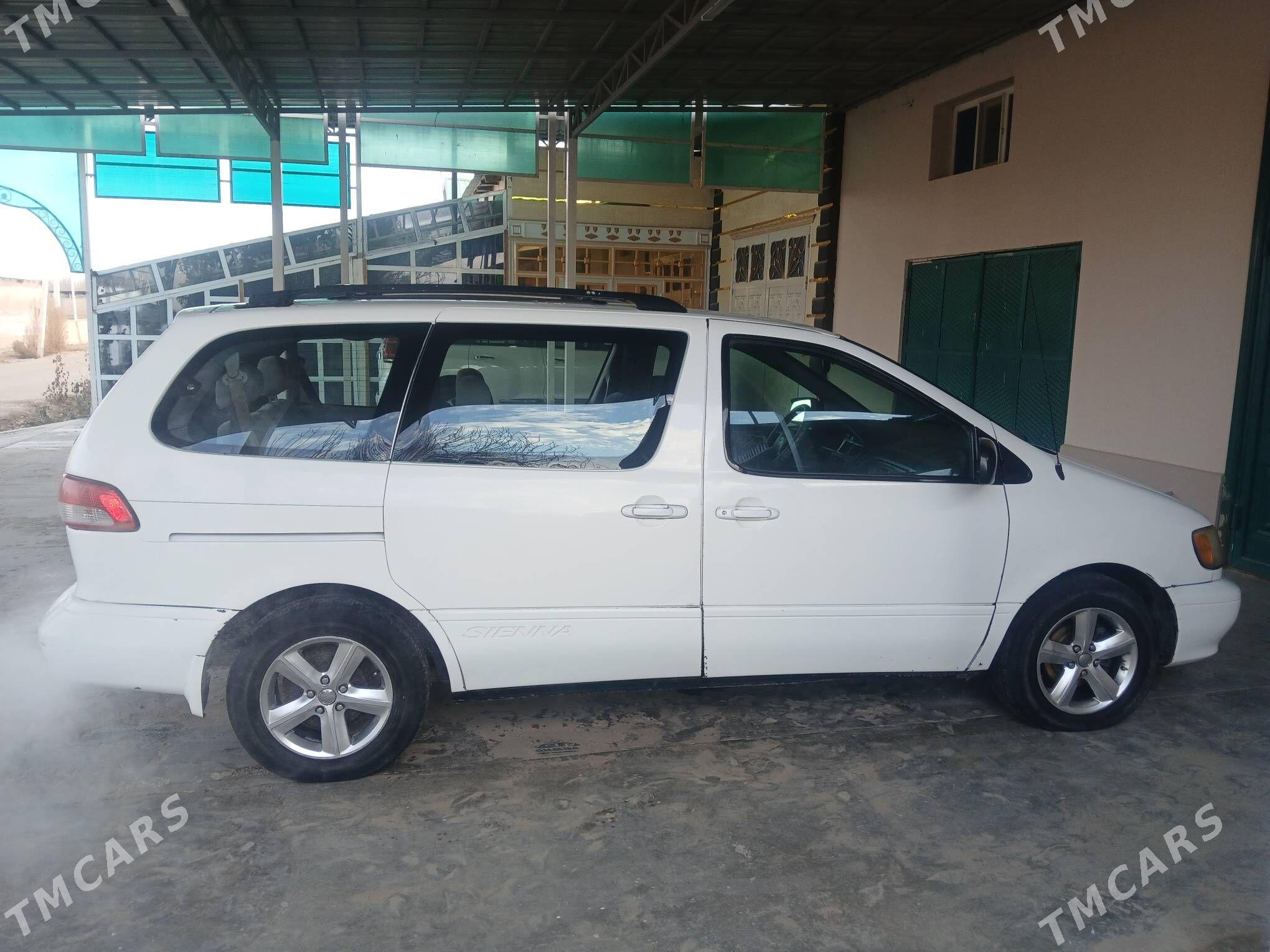 Toyota Sienna 2002 - 140 000 TMT - Кёнеургенч - img 5