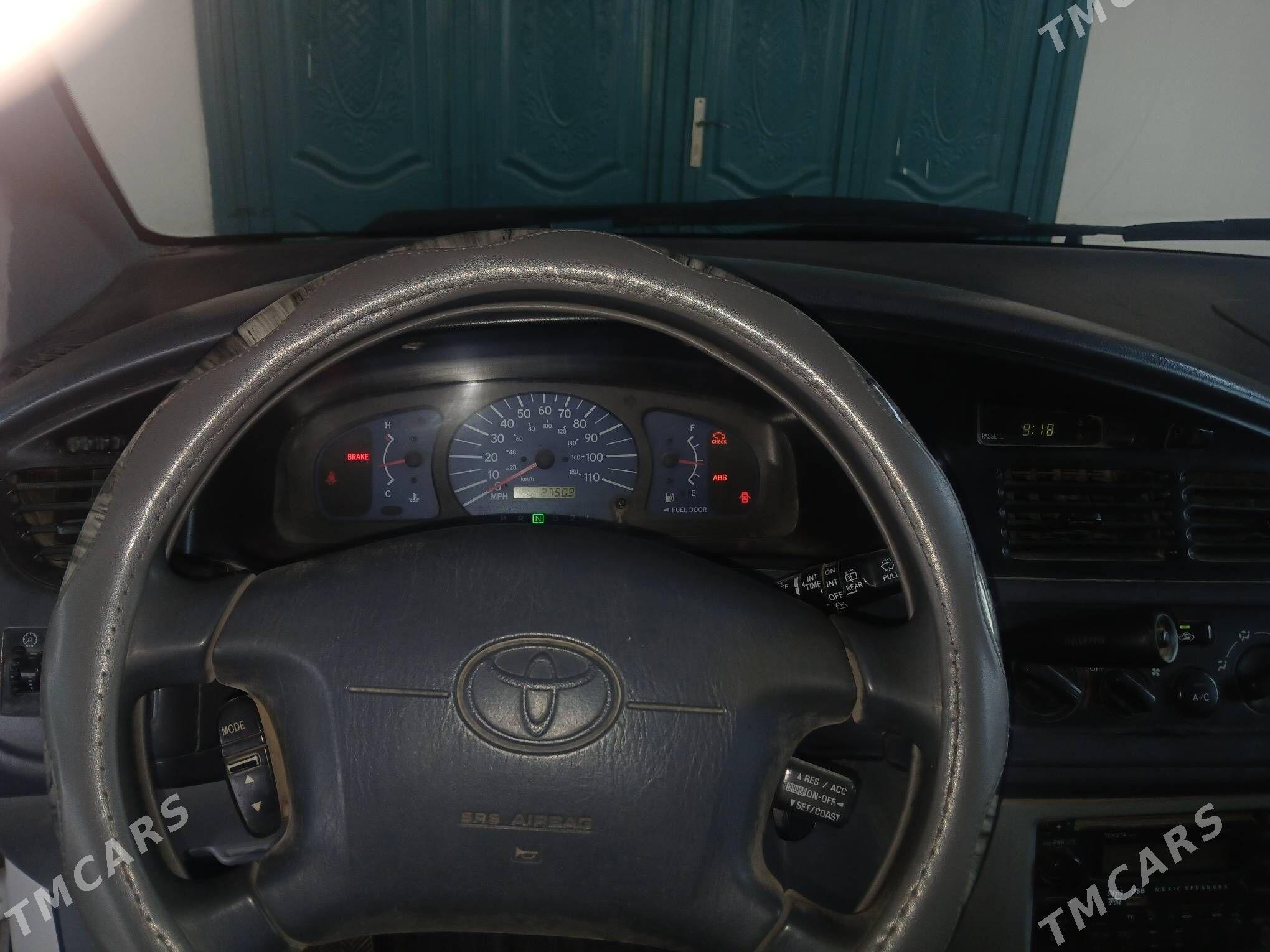 Toyota Sienna 2002 - 140 000 TMT - Кёнеургенч - img 8