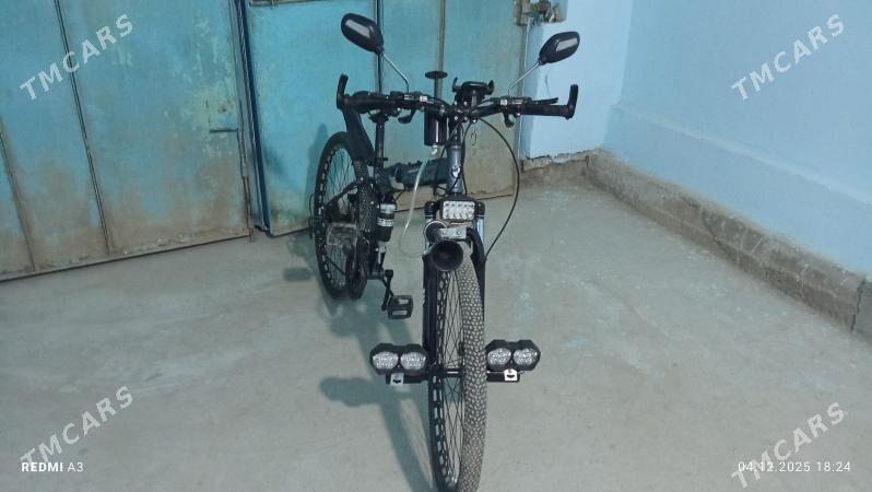 BMWF10 WELIK - Çärjew - img 2