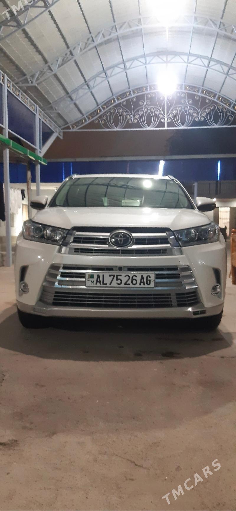 Toyota Highlander 2019 - 620 000 TMT - Кëши - img 6