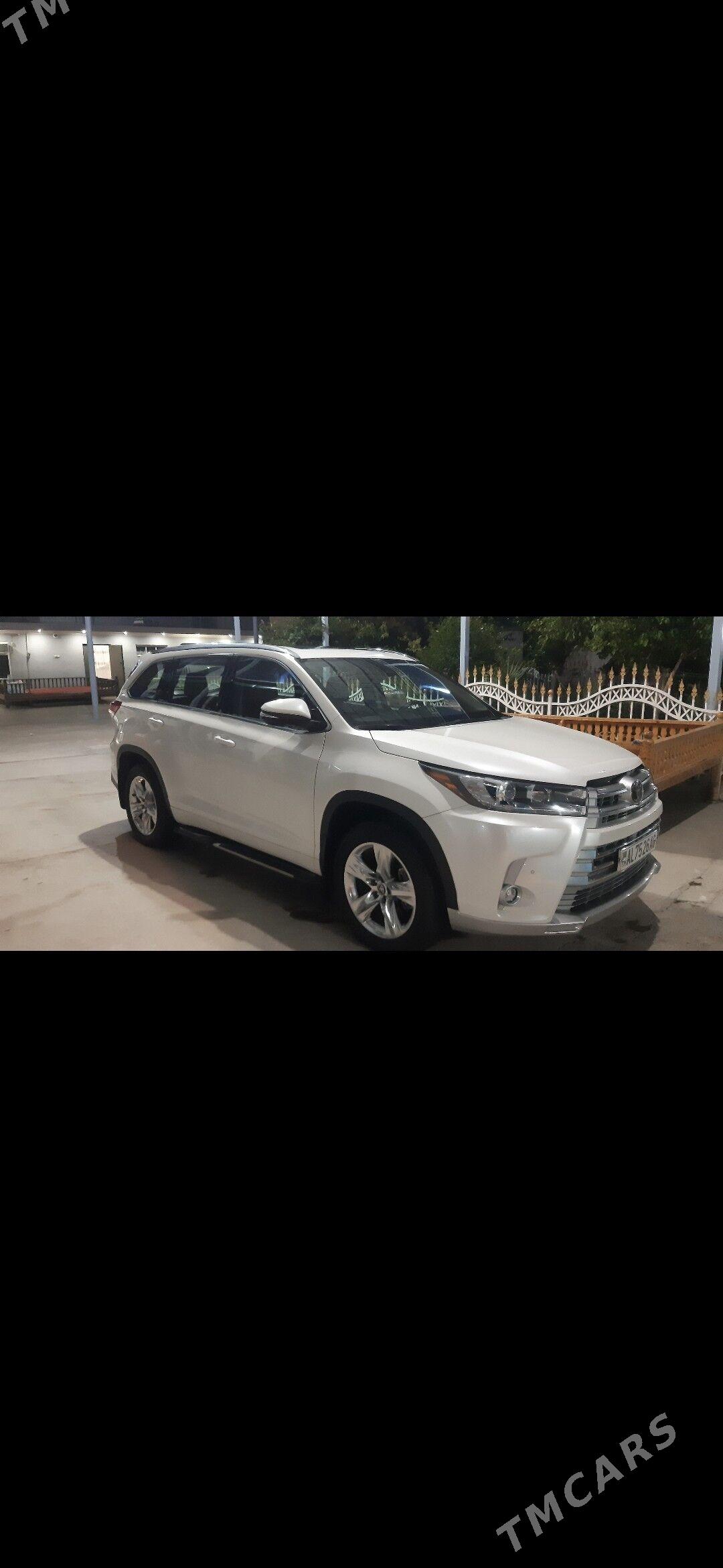 Toyota Highlander 2019 - 620 000 TMT - Кëши - img 3