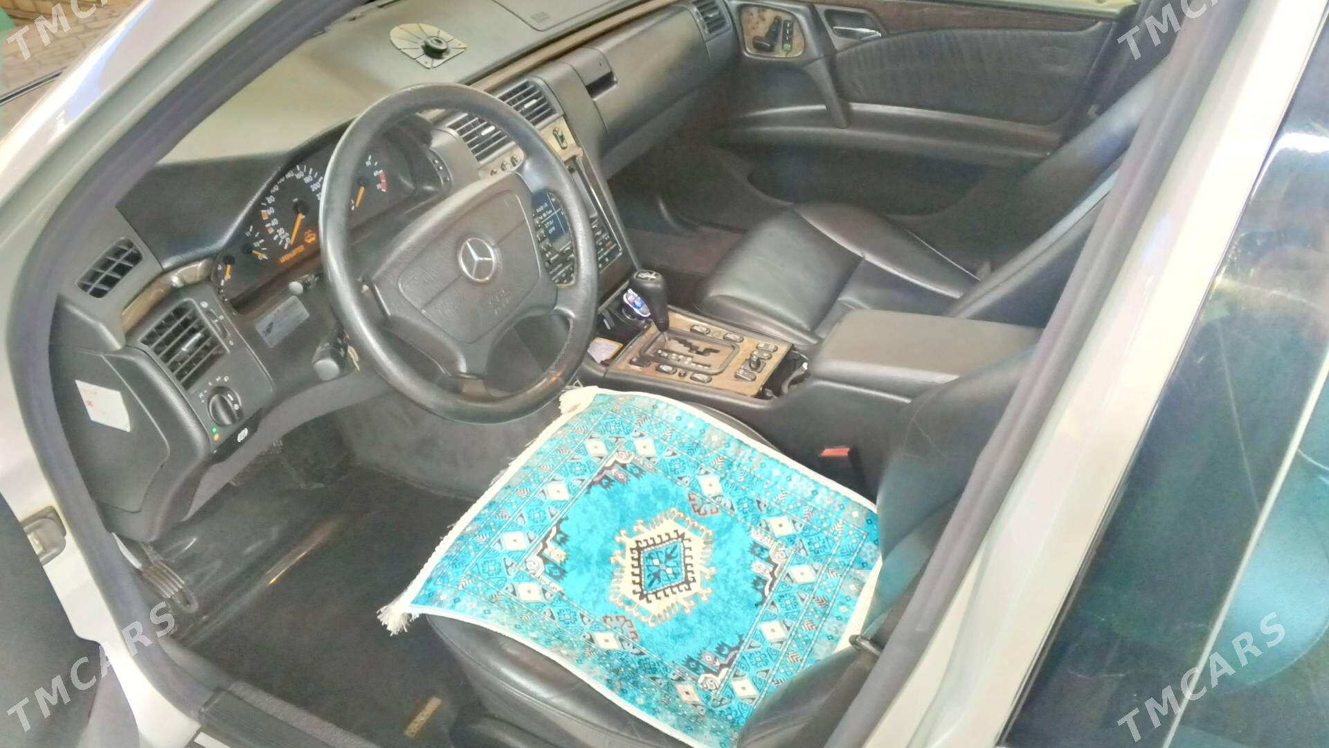 Mercedes-Benz E320 2000 - 145 000 TMT - Mary - img 3