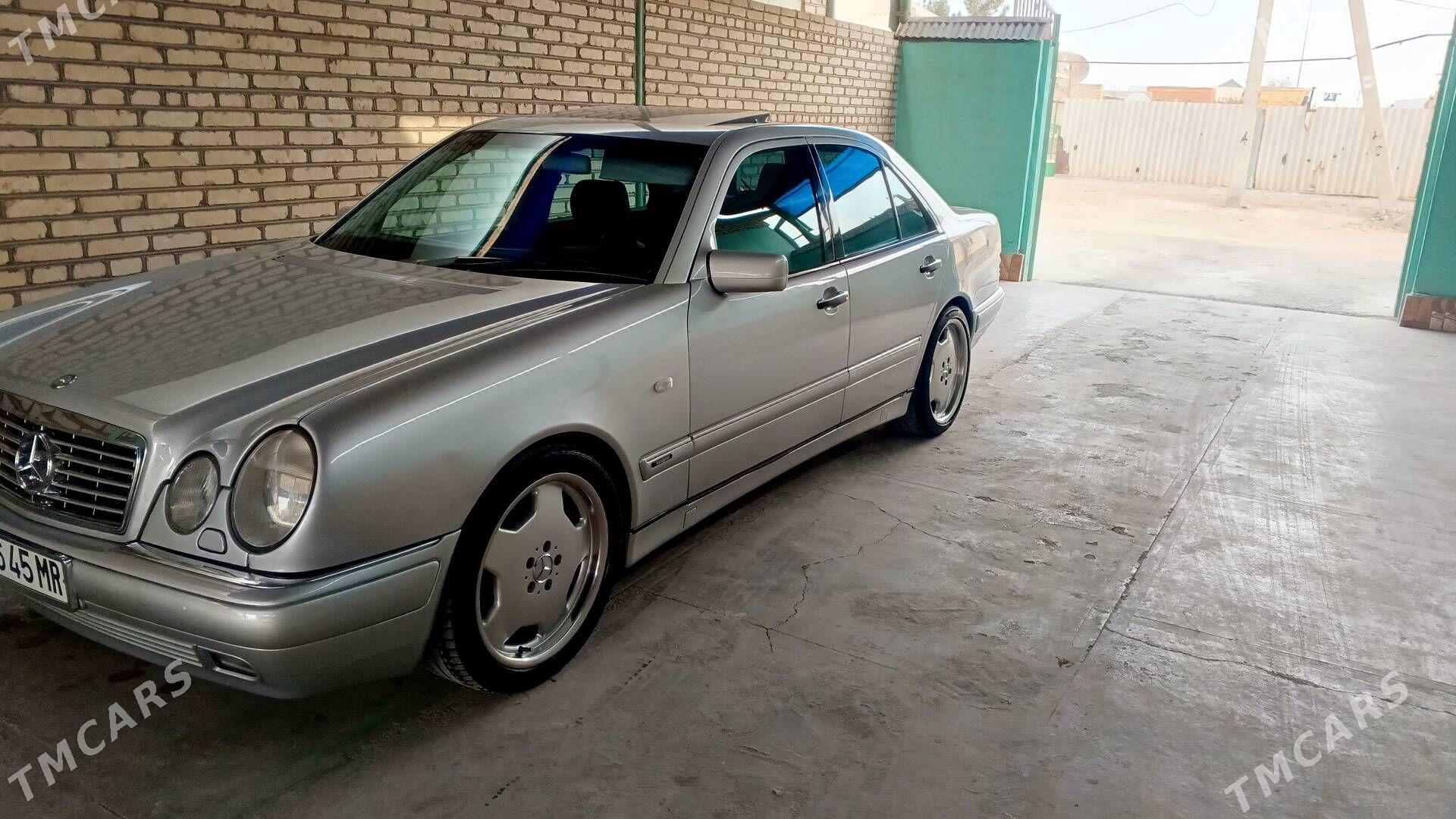 Mercedes-Benz E320 2000 - 145 000 TMT - Mary - img 2