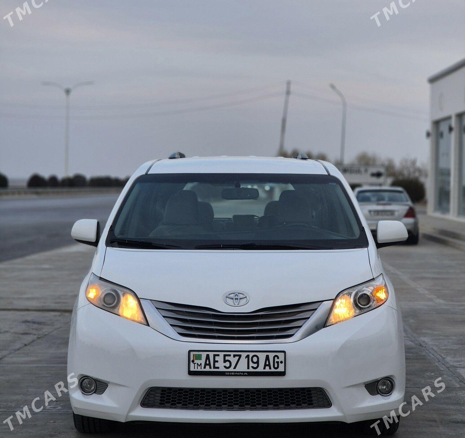Toyota Sienna 2015 - 350 000 TMT - Gyzylarbat - img 3