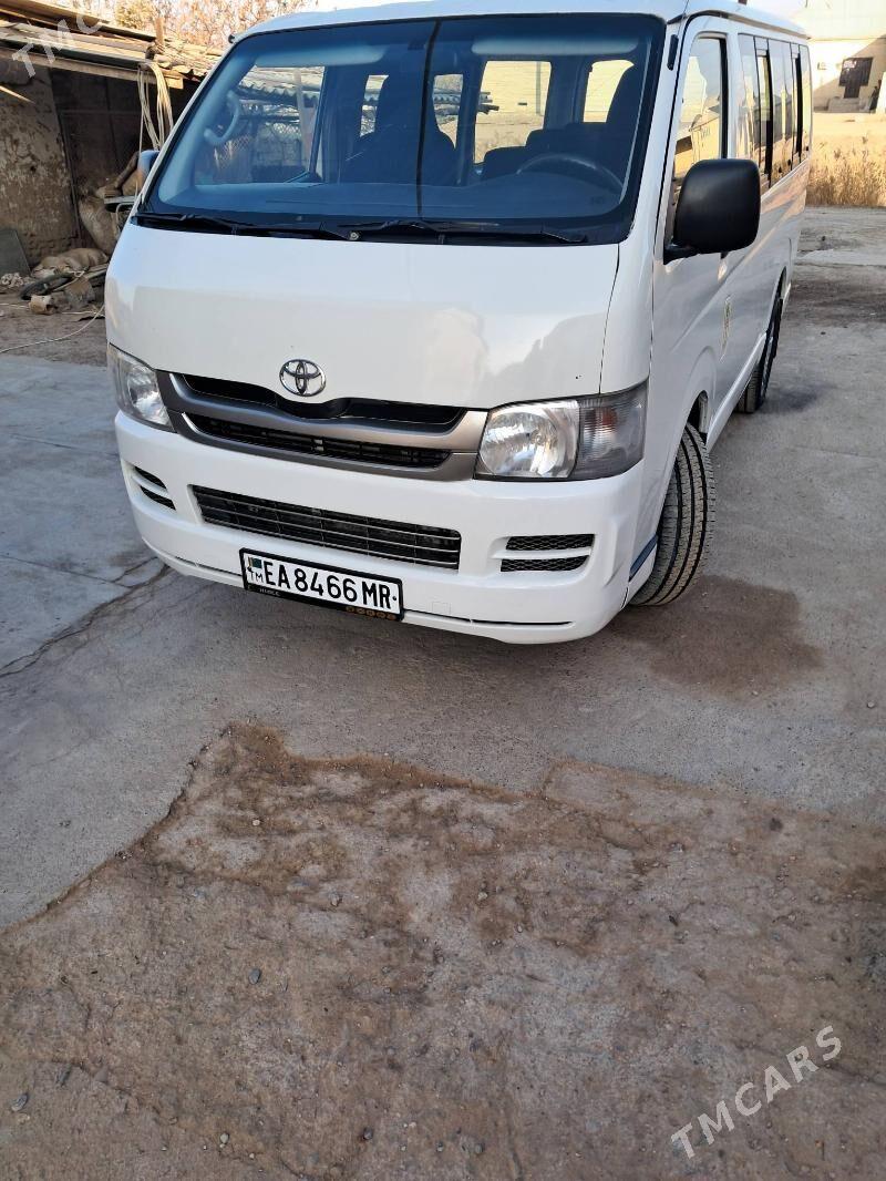 Toyota Hiace 2007 - 250 000 TMT - Мары - img 4