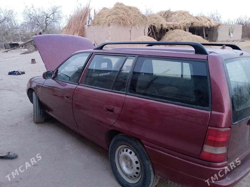 Opel Astra 1996 - 25 000 TMT - Дянев - img 2