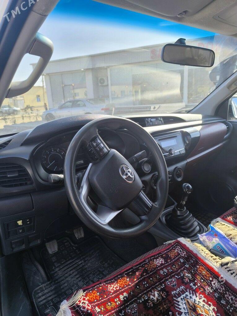 Toyota Hilux 2019 - 560 000 TMT - Мары - img 8