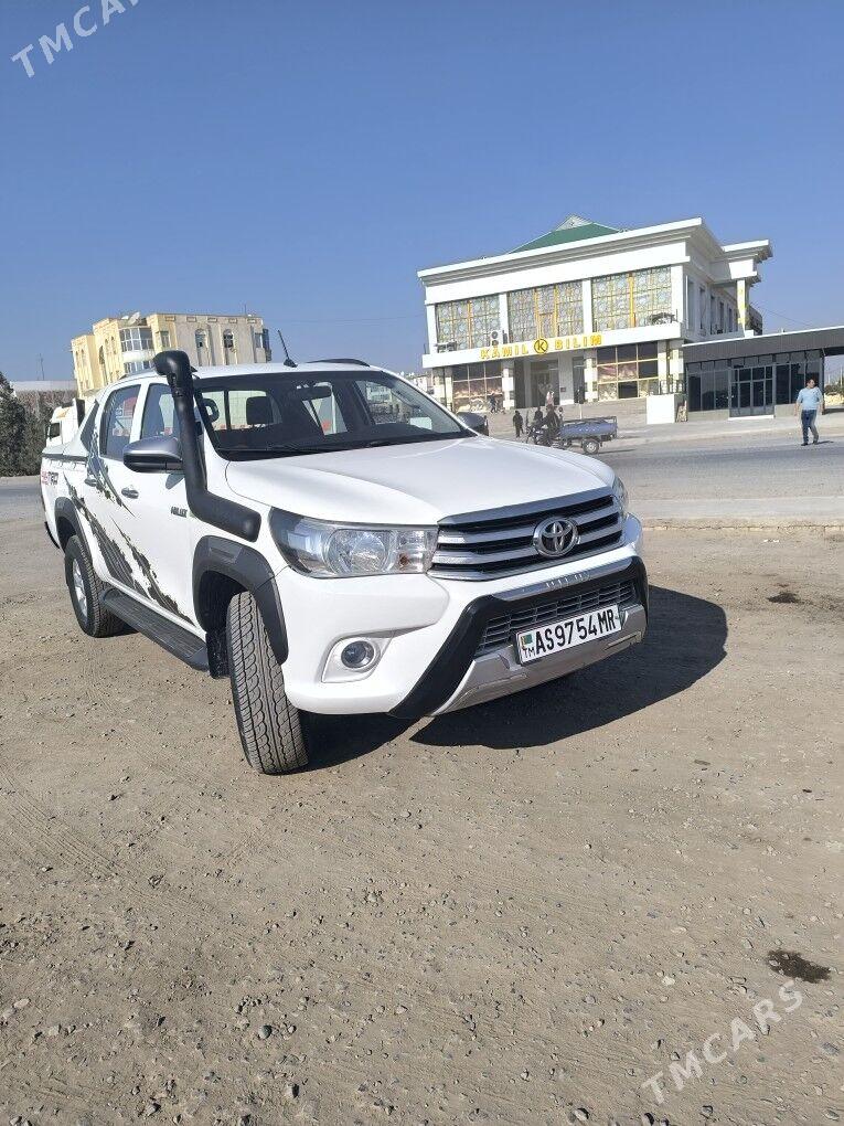 Toyota Hilux 2019 - 560 000 TMT - Мары - img 5