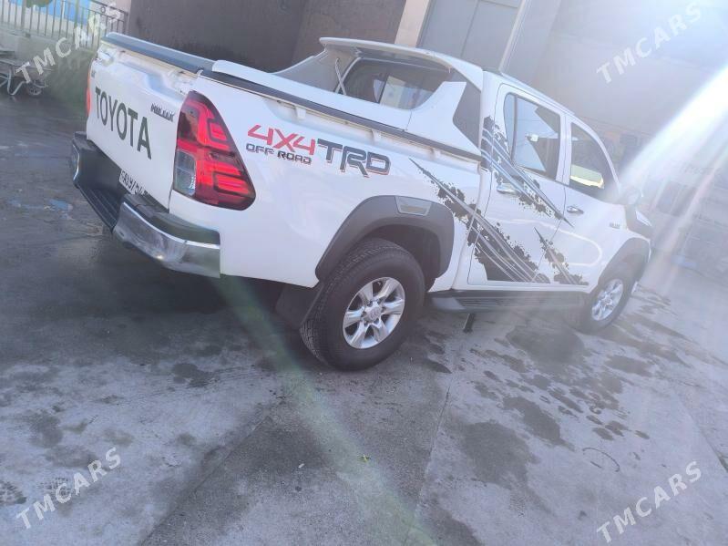 Toyota Hilux 2019 - 560 000 TMT - Мары - img 2