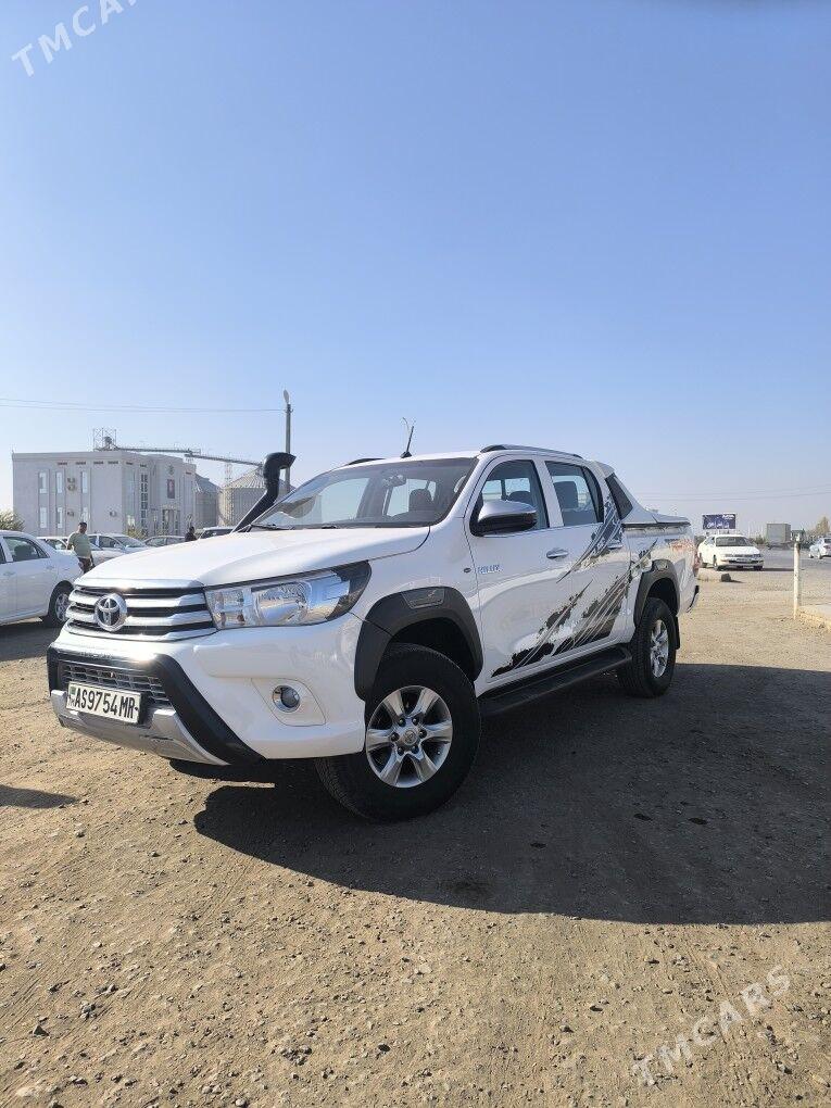 Toyota Hilux 2019 - 560 000 TMT - Мары - img 4