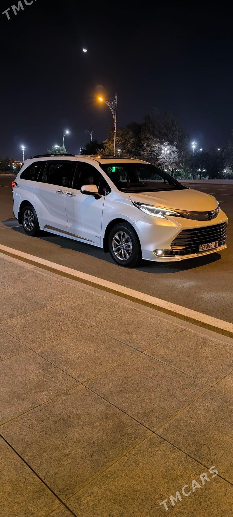 Toyota Sienna 2022 - 690 000 TMT - 11 мкр - img 1