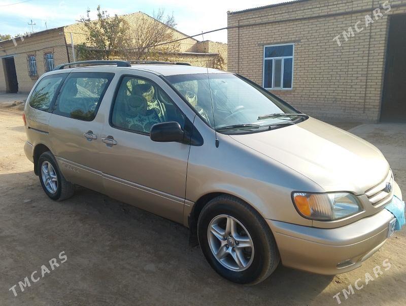 Toyota Sienna 2002 - 160 000 TMT - Дянев - img 4