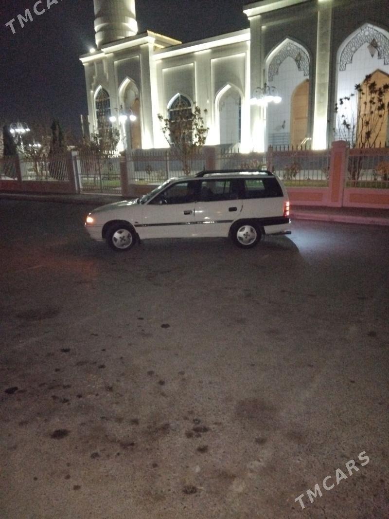 Opel Astra 1992 - 33 000 TMT - Чарджоу - img 1