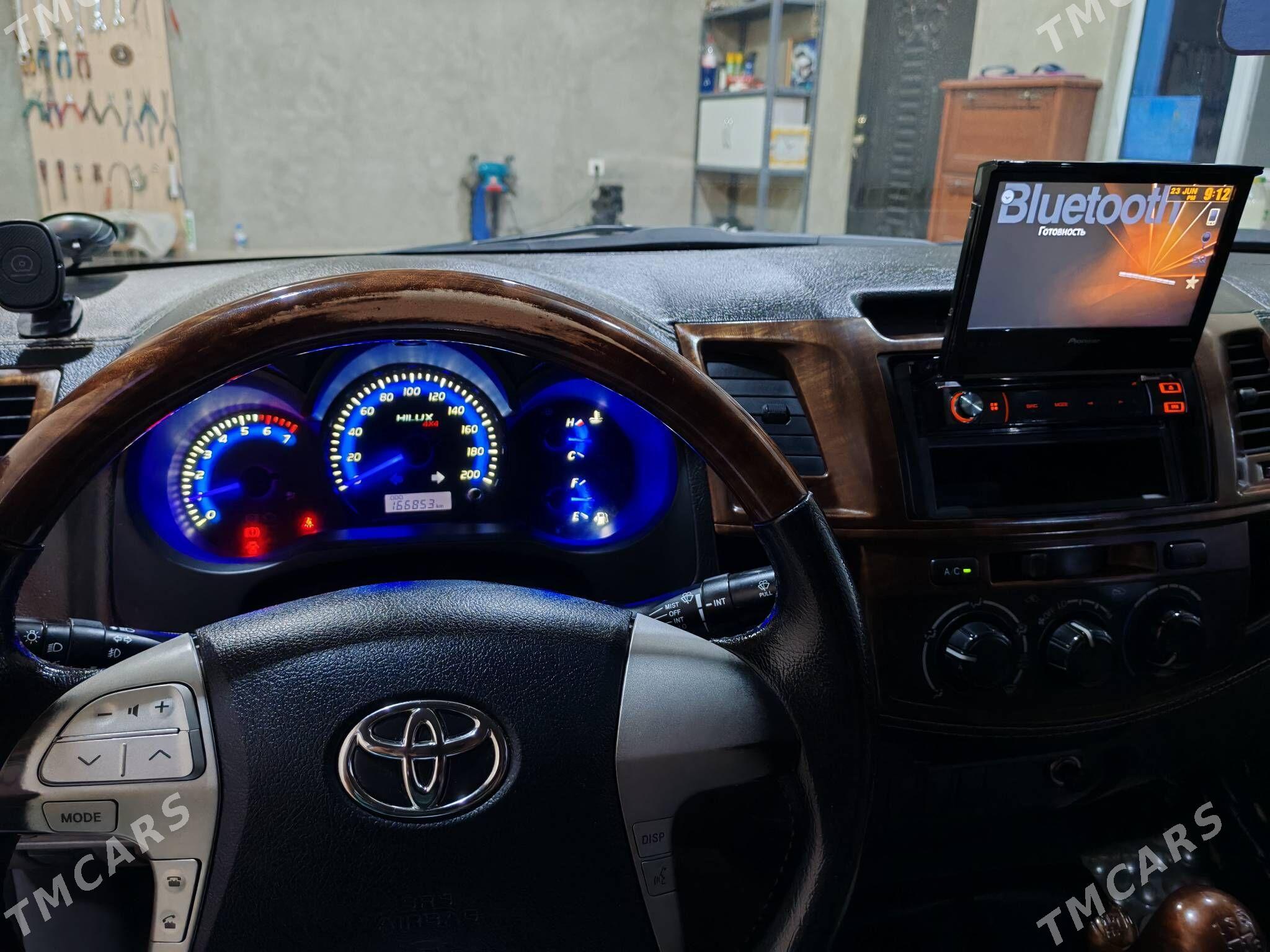 Toyota Hilux 2015 - 430 000 TMT - Хазар - img 4