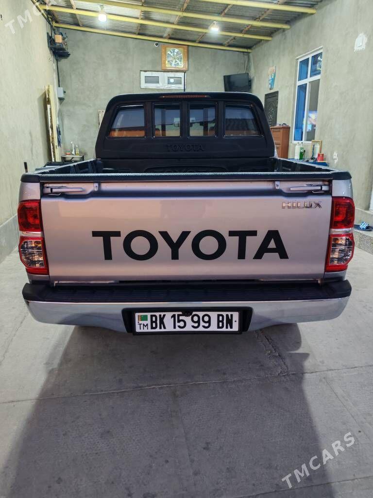 Toyota Hilux 2015 - 430 000 TMT - Хазар - img 3