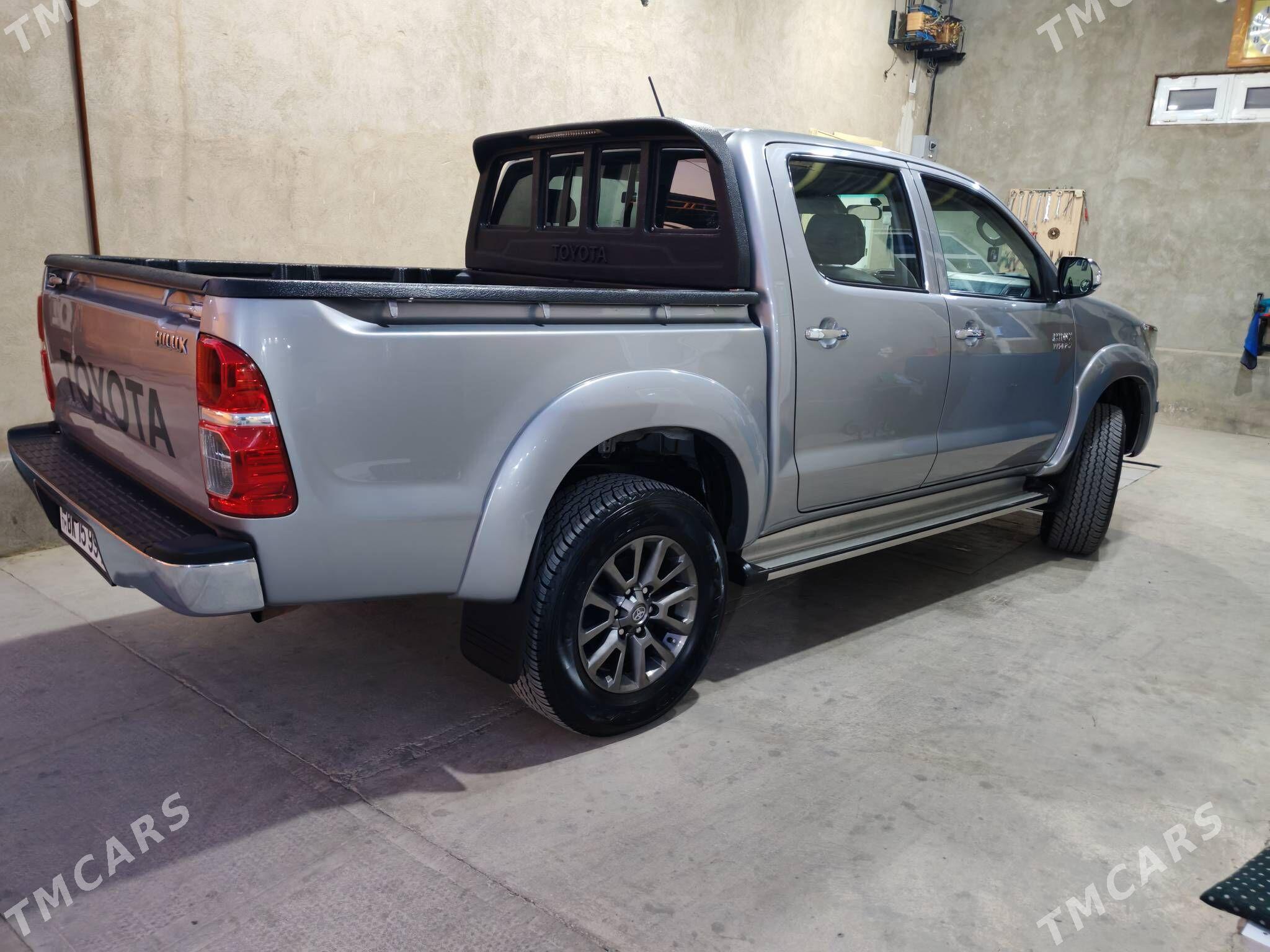 Toyota Hilux 2015 - 430 000 TMT - Хазар - img 2