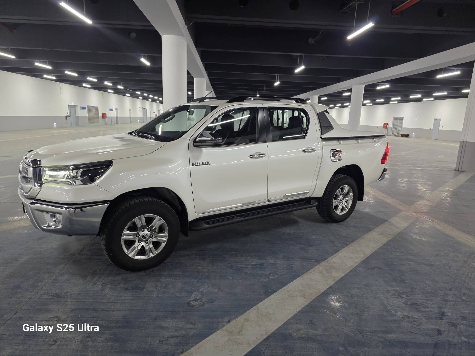 Toyota Hilux 2022 - 563 000 TMT - Бузмеин - img 4