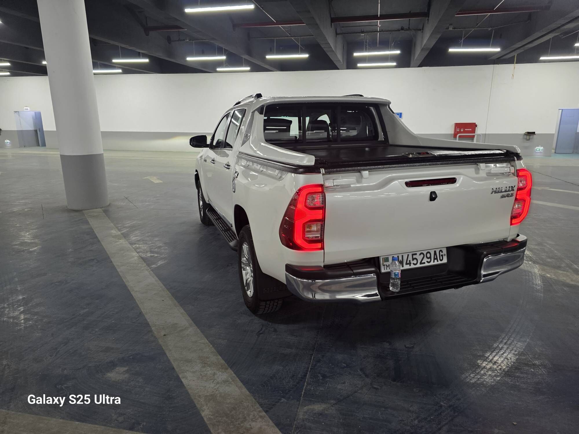 Toyota Hilux 2022 - 563 000 TMT - Бузмеин - img 7