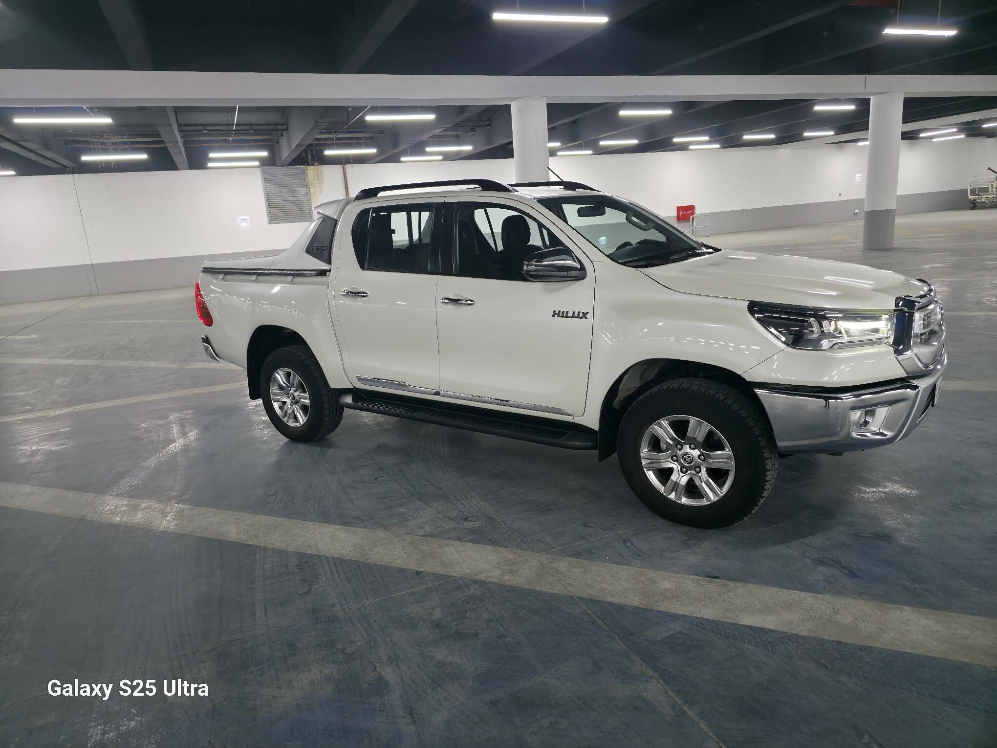 Toyota Hilux 2022 - 563 000 TMT - Бузмеин - img 8