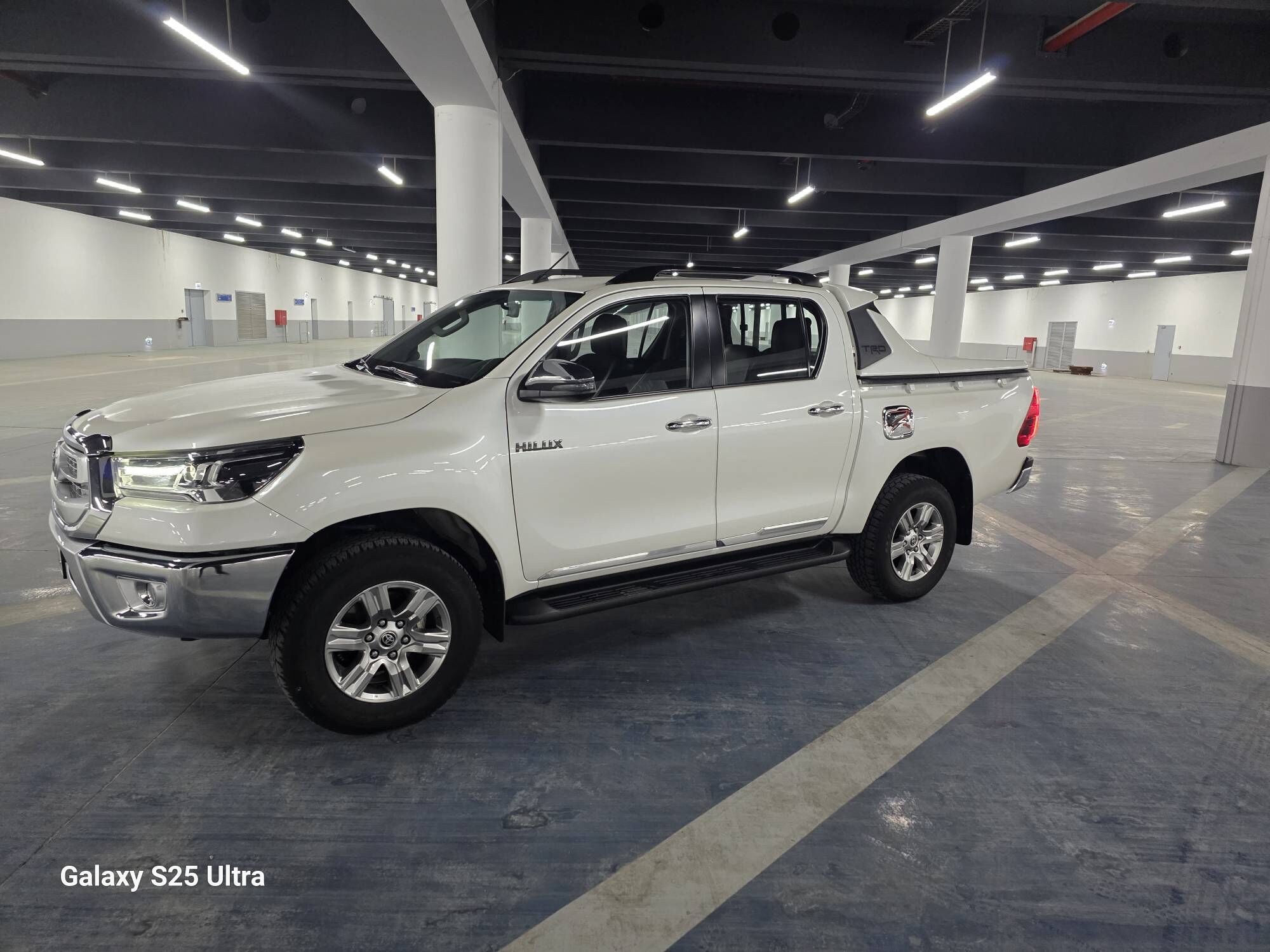 Toyota Hilux 2022 - 563 000 TMT - Бузмеин - img 3