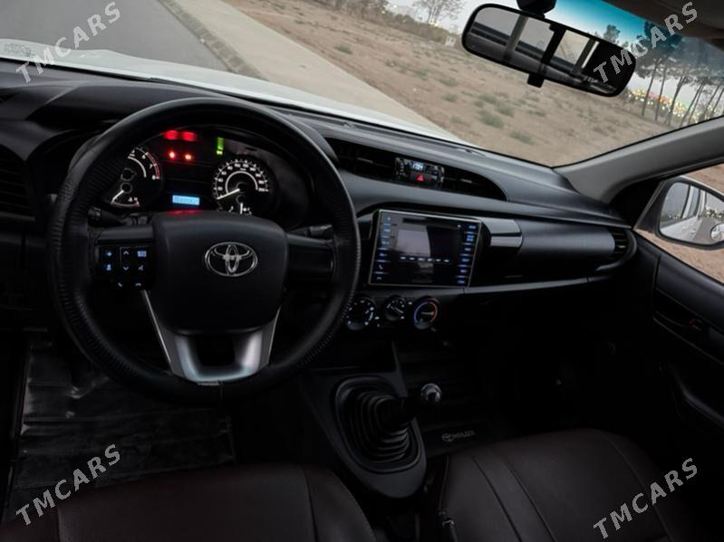 Toyota Hilux 2016 - 380 000 TMT - Aşgabat - img 8