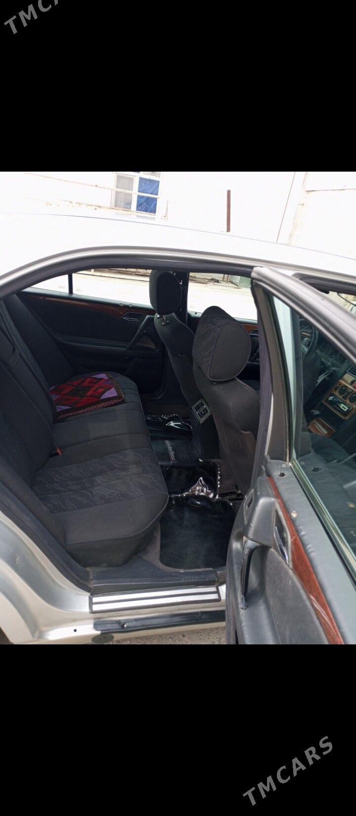 Mercedes-Benz 230E 1998 - 75 000 TMT - Gyzylarbat - img 2