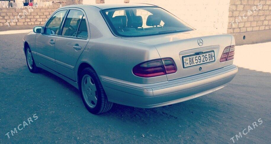 Mercedes-Benz E320 2001 - 85 000 TMT - Гумдаг - img 3