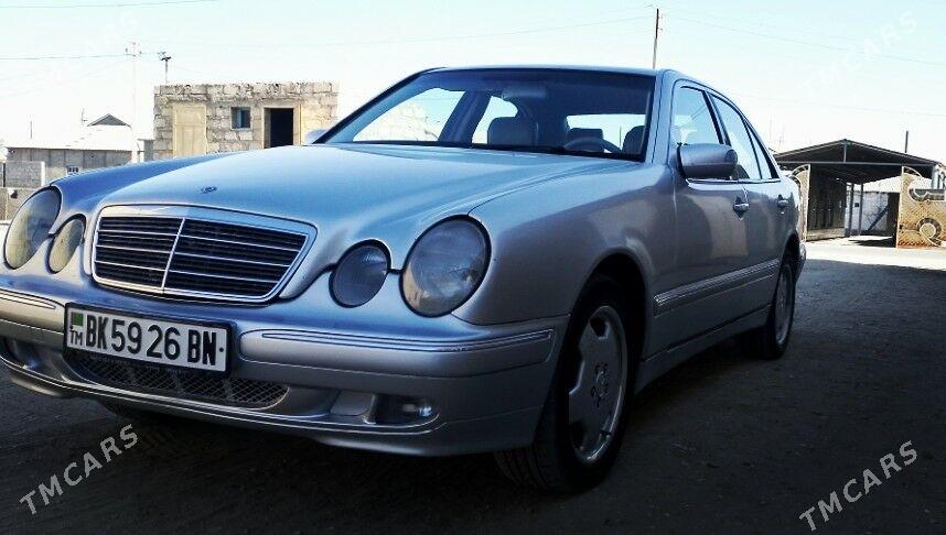 Mercedes-Benz E320 2001 - 85 000 TMT - Гумдаг - img 4