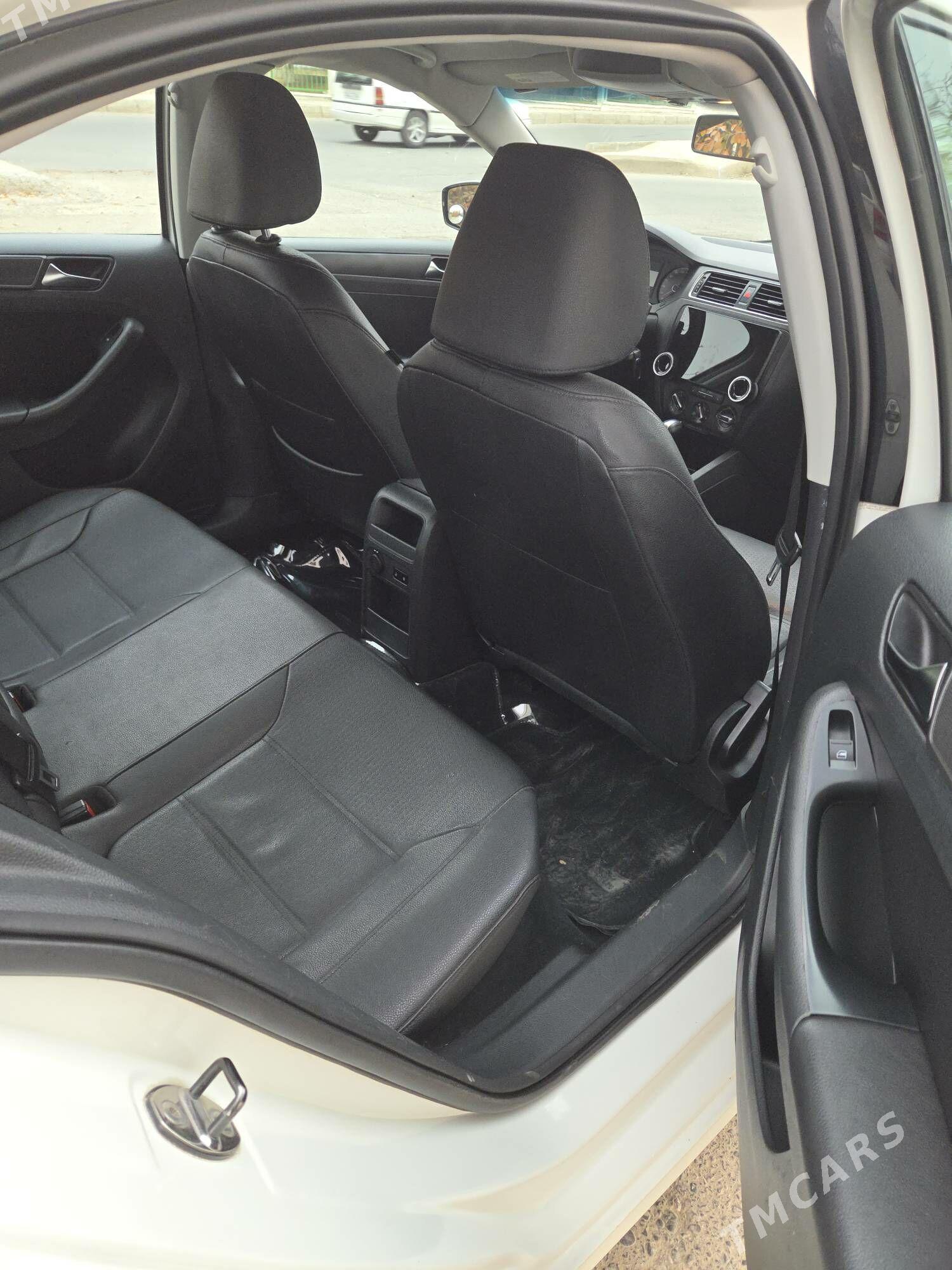 Volkswagen Jetta 2011 - 165 000 TMT - Podwoýski köç. (Bitarap Türkmenistan şaýoly) - img 8