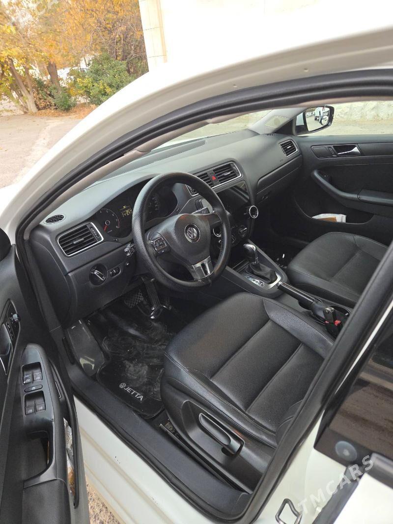 Volkswagen Jetta 2011 - 165 000 TMT - Podwoýski köç. (Bitarap Türkmenistan şaýoly) - img 5