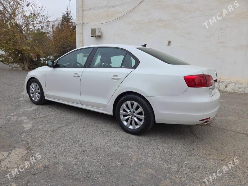Volkswagen Jetta 2011 - 165 000 TMT - Podwoýski köç. (Bitarap Türkmenistan şaýoly) - img 4