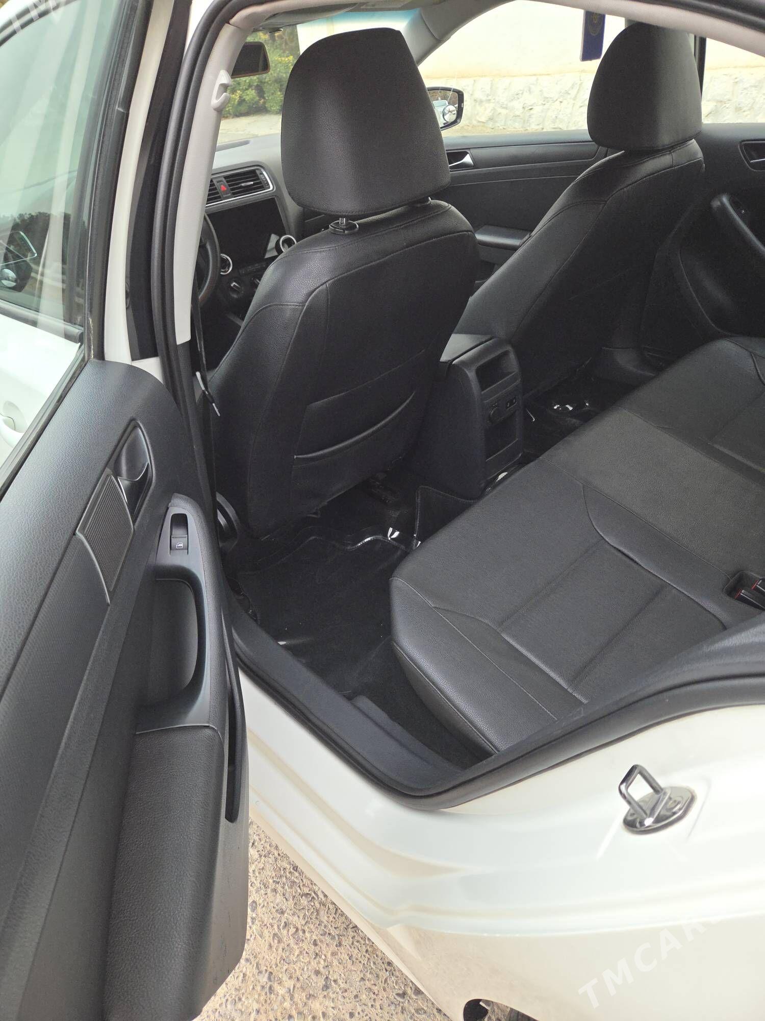 Volkswagen Jetta 2011 - 165 000 TMT - Podwoýski köç. (Bitarap Türkmenistan şaýoly) - img 6