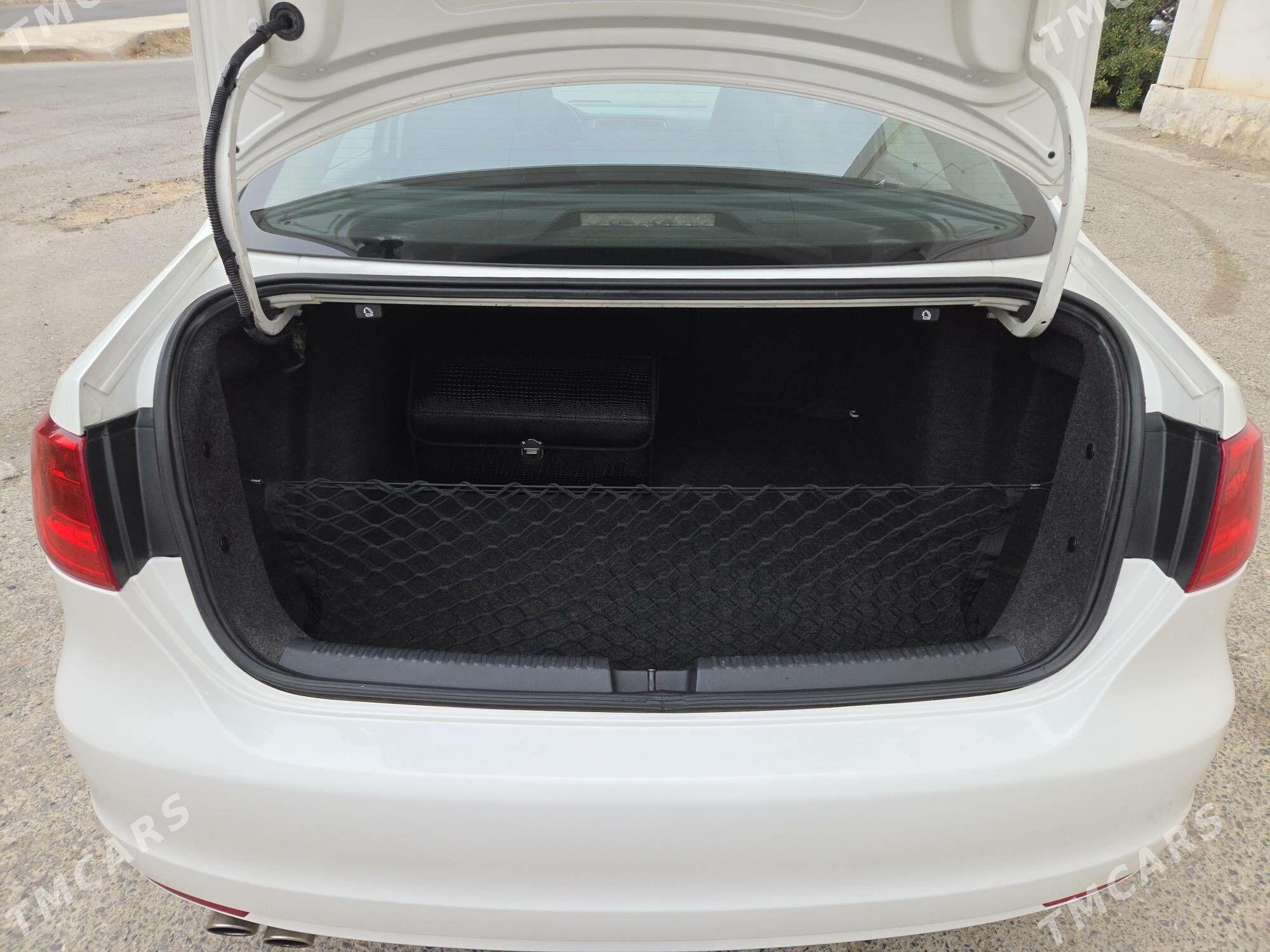 Volkswagen Jetta 2011 - 165 000 TMT - Podwoýski köç. (Bitarap Türkmenistan şaýoly) - img 10