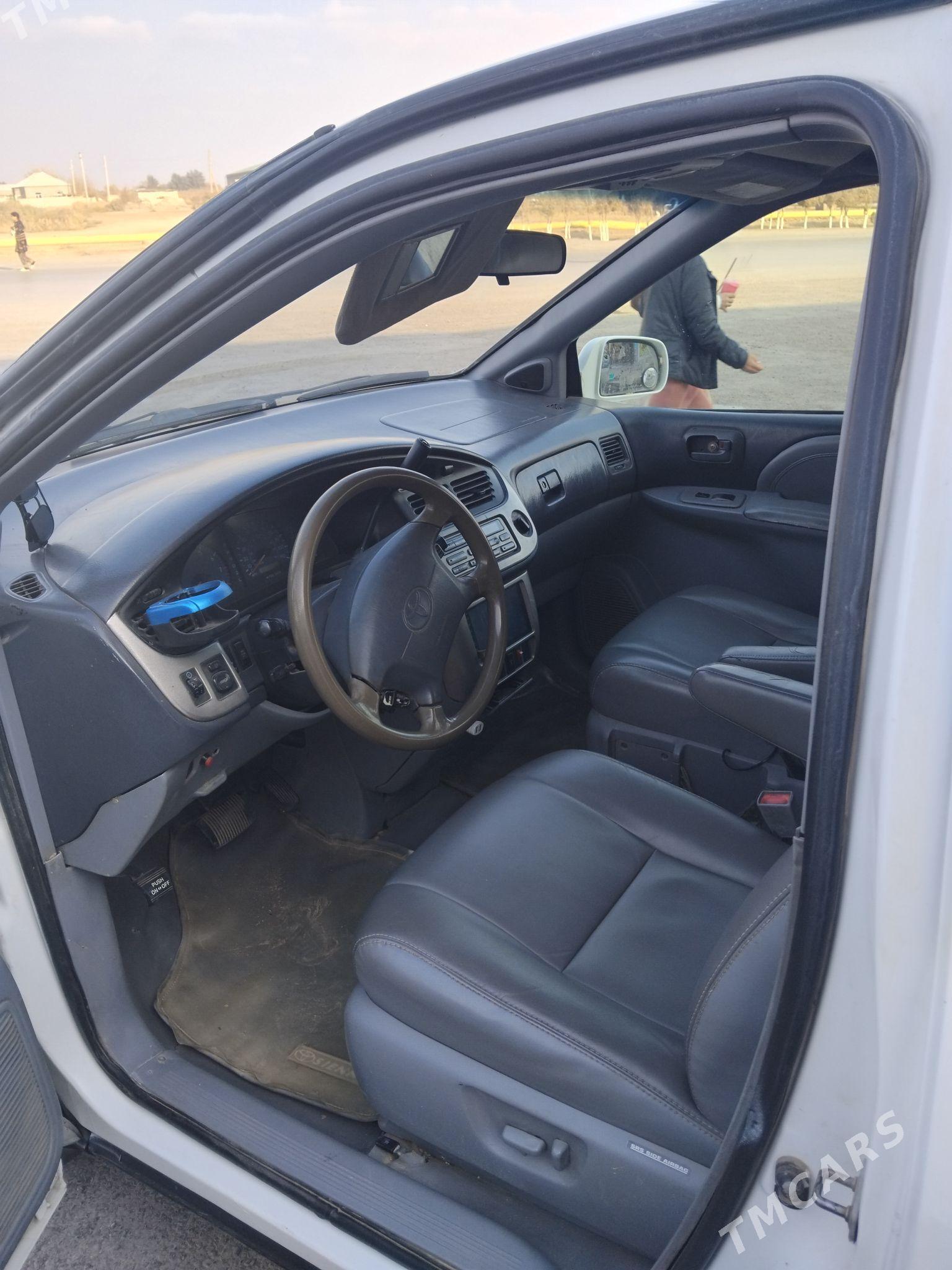 Toyota Sienna 2002 - 140 000 TMT - Теджен - img 5
