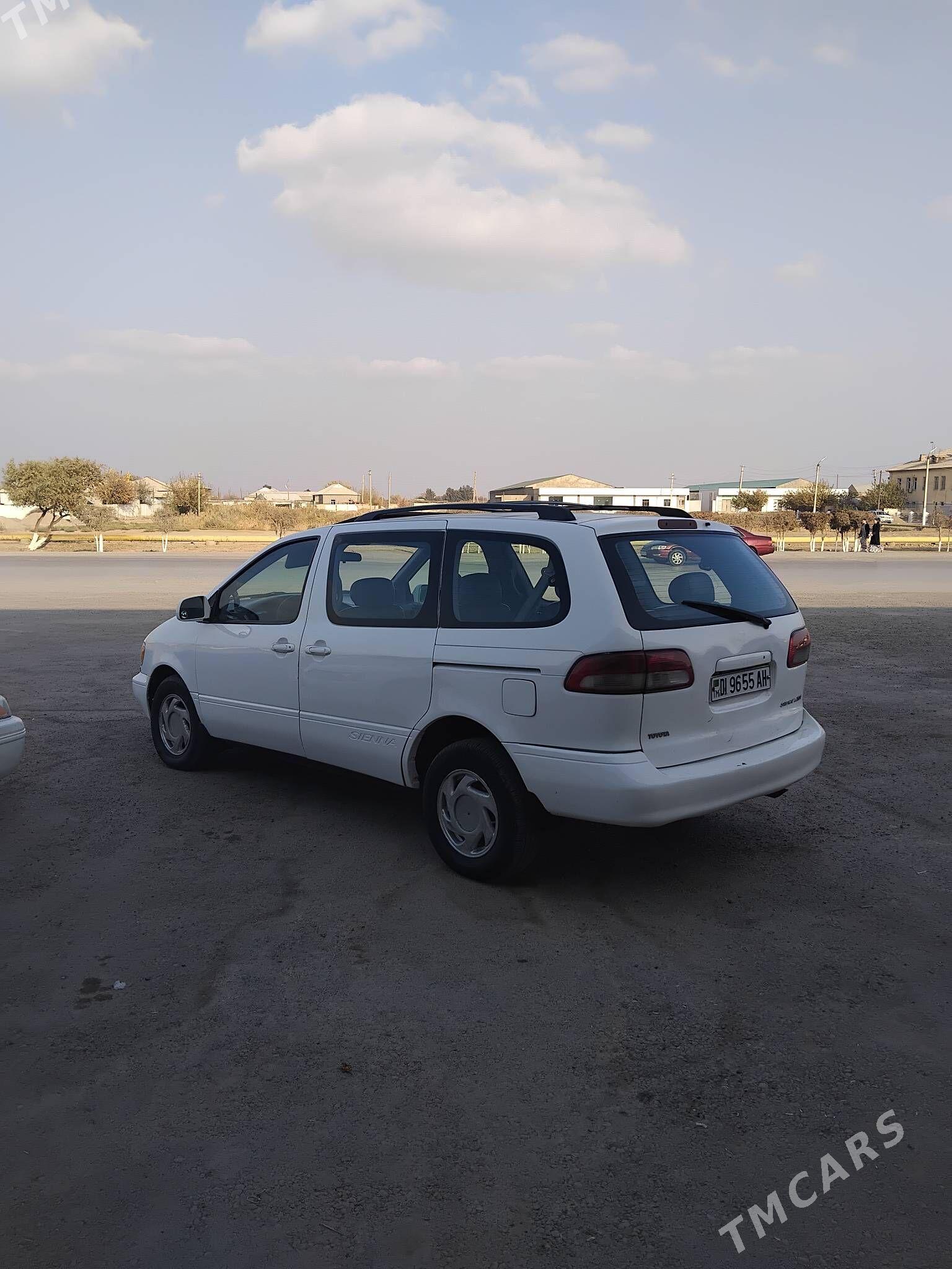 Toyota Sienna 2002 - 140 000 TMT - Теджен - img 7